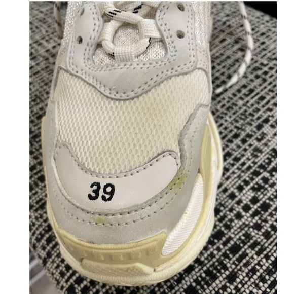 Balenciaga Triple S sneakers - Picture 15 of 16
